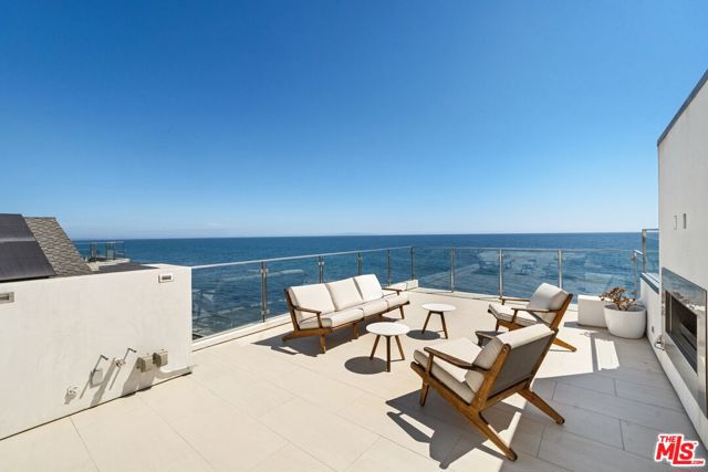 24380 Malibu Road, Malibu CA: https://media.crmls.org/mediaz/1ae5d037-af75-464a-8a1c-8271c60b5af0.jpg