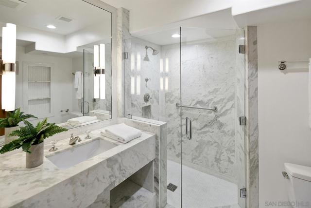 100 Harbor Dr, San Diego CA: https://media.crmls.org/mediaz/1ae5ed37-a80b-46cf-98b6-88d4c4bfb00f.jpg