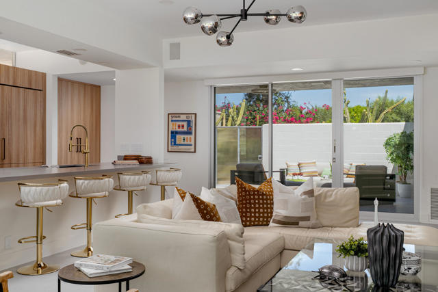172 Desert Lakes Drive, Palm Springs CA: https://media.crmls.org/mediaz/1ae647d5-a0a5-4300-be2b-3c24979c05cf.jpg