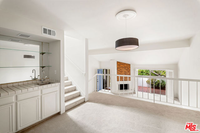 17100 Palisades Circle photo 8
