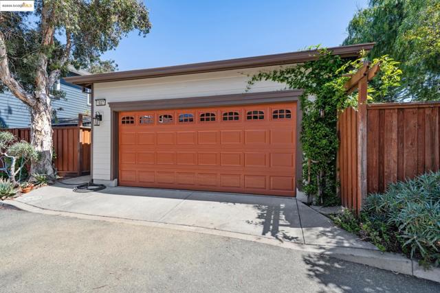 1027 Azuar Drive, Vallejo CA: https://media.crmls.org/mediaz/1ae6a341-4793-4dd9-831f-89283232c652.jpg