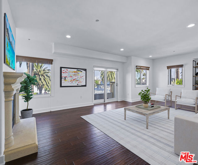 155 N Hamilton Drive, Beverly Hills CA: https://media.crmls.org/mediaz/1ae6dea9-f64b-4967-abf3-bc957aafdd11.jpg