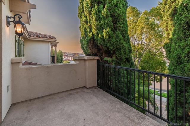 5255 Greenwillow Ln, San Diego CA: https://media.crmls.org/mediaz/1ae6f55b-262b-427a-a881-06042b87692d.jpg