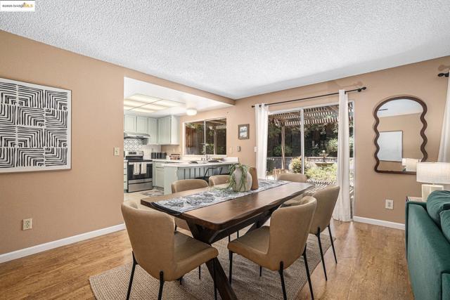 1039 Village Oaks Drive, Martinez CA: https://media.crmls.org/mediaz/1ae7928d-e263-4974-a665-042bb8c6b139.jpg