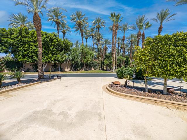 80394 Ave 48, Indio CA: https://media.crmls.org/mediaz/1ae814ba-5e04-4790-aa7a-b6275b6d1e29.jpg