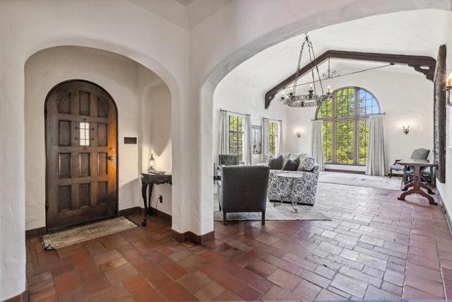 2307 Easton Drive, Burlingame CA: https://media.crmls.org/mediaz/1ae8b3a2-b402-4696-9c19-cd190743381d.jpg