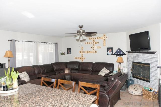 1419 Hummingbird Way, Hemet CA: https://media.crmls.org/mediaz/1ae8e4d9-43a9-4392-a362-c2eecde391df.jpg