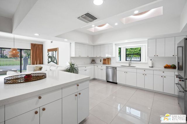 71183 Country Club Drive, Rancho Mirage CA: https://media.crmls.org/mediaz/1ae95447-67b8-4960-ad35-7fadbde157f1.jpg