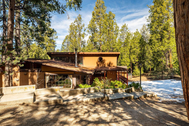 54820 Fern Drive, Idyllwild CA: https://media.crmls.org/mediaz/1ae9b4a0-9e5e-4a6d-a8b0-c21ca14511ae.jpg