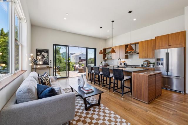 730 HENRY STREET, Oakland CA: https://media.crmls.org/mediaz/1ae9e924-9663-47f5-9c4c-adf72980890a.jpg