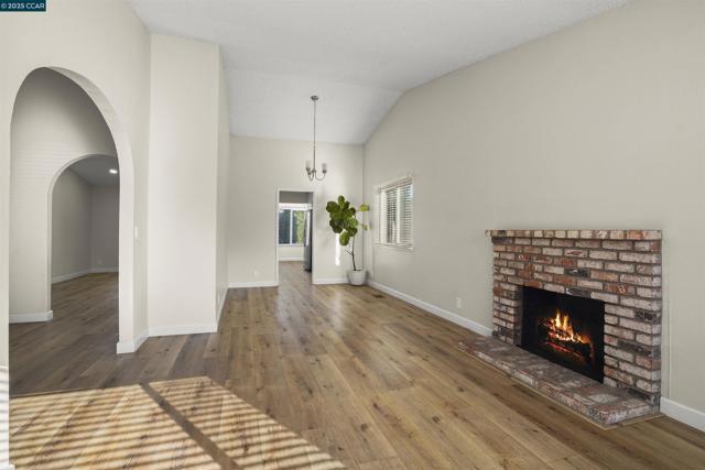 782 Ash Ct, Fairfield CA: https://media.crmls.org/mediaz/1ae9ed7a-90b5-4c42-91d3-c8049b2c2aa1.jpg