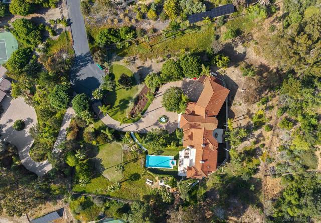 4540 Los Pinos, Rancho Santa Fe CA: https://media.crmls.org/mediaz/1ae9f9d2-92d9-4d5e-a69f-ed8e9cfb1688.jpg