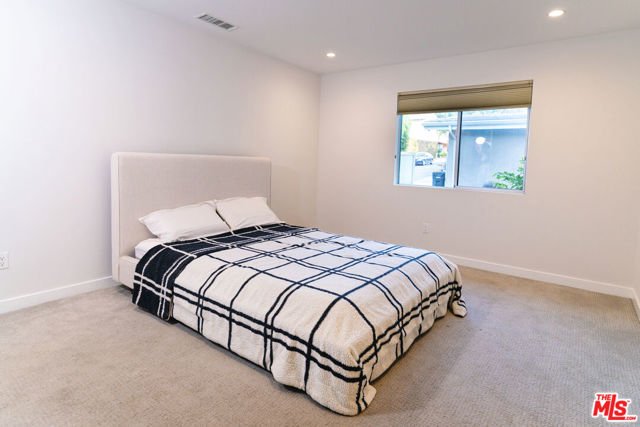 3423 Scadlock Lane, Sherman Oaks CA: https://media.crmls.org/mediaz/1aea197a-10b6-4de2-8bc5-71625f53bc02.jpg