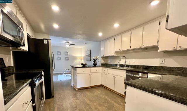 5239 Riverdale Ct., Pleasanton CA: https://media.crmls.org/mediaz/1aea1ca4-5a81-45f9-9682-288e3b96df73.jpg
