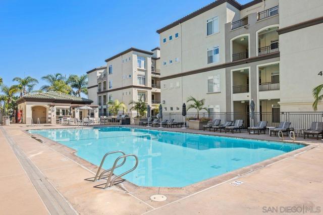 4165 Executive Dr, La Jolla CA: https://media.crmls.org/mediaz/1aea8315-a6c2-412a-b4da-27b5e24e7110.jpg