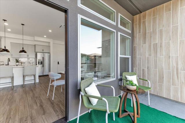 210 Waters Park Circle, San Mateo CA: https://media.crmls.org/mediaz/1aeb0238-7f16-4d32-81e3-a58dabf742d0.jpg