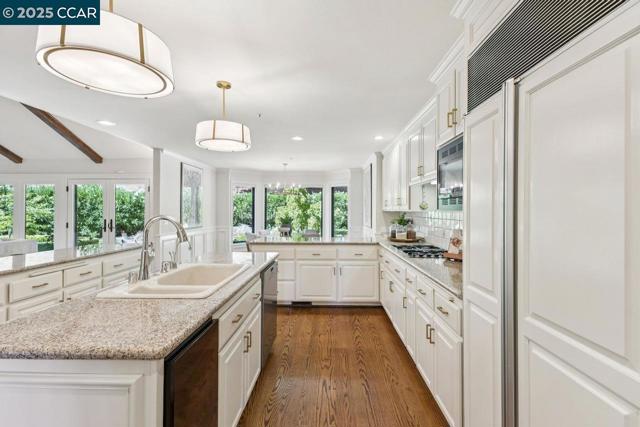 29 Brandt Dr, Moraga CA: https://media.crmls.org/mediaz/1aeb4fda-b89a-402d-b697-357677416db1.jpg