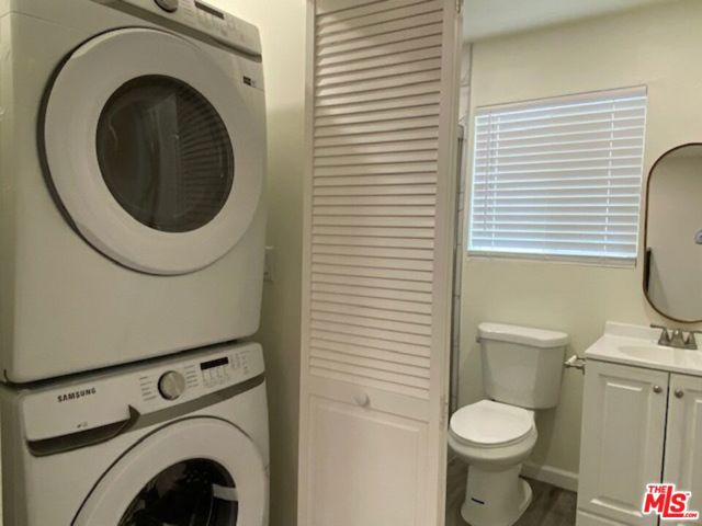 4832 Rosewood Avenue, Los Angeles CA: https://media.crmls.org/mediaz/1aeb88c4-e878-4ac8-b069-9736f7b63de0.jpg