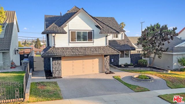 1722 E Turmont Street, Carson CA: https://media.crmls.org/mediaz/1aebc720-396e-41ca-84e2-7b44f0a3f351.jpg