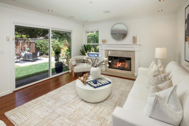426 8th Avenue, Menlo Park CA: https://media.crmls.org/mediaz/1aebddd7-62fc-45be-a67b-5cfceb5357f9.jpg