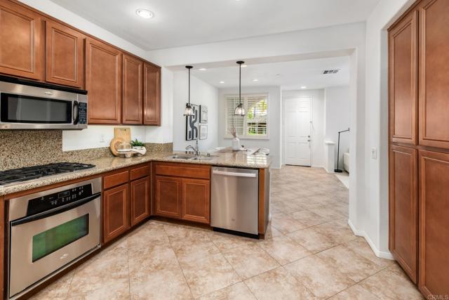 Detail Gallery Image 11 of 36 For 13009 Carita, San Diego,  CA 92130 - 3 Beds | 2/1 Baths