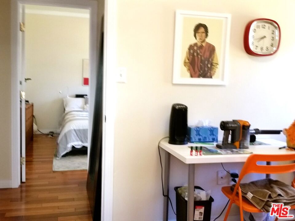 https://media.crmls.org/mediaz/1aec39b2-c6d4-4819-ad85-00e053d7b40c.jpg?preset=X-Large