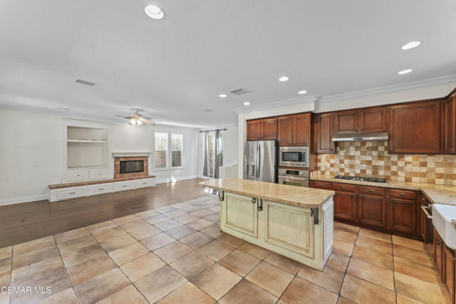 186 Parkside Drive, Simi Valley CA: https://media.crmls.org/mediaz/1aed3cae-b23a-47d2-9b56-00f79183e341.jpg
