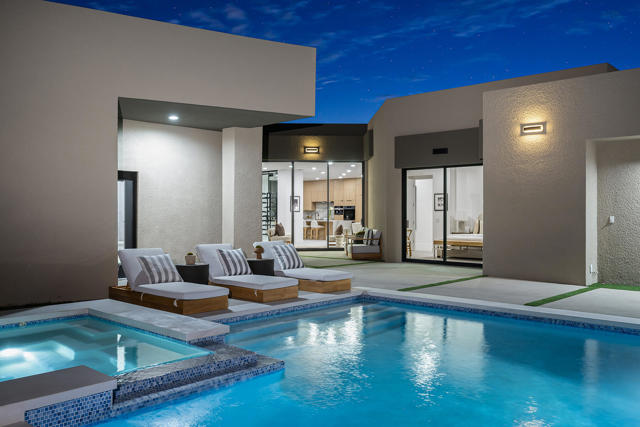 137 Kiva Drive Drive, Palm Desert CA: https://media.crmls.org/mediaz/1aede2b5-ae25-4e0f-bd47-3c65433f6176.jpg