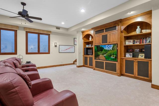 271 Ocean View Ave, Del Mar CA: https://media.crmls.org/mediaz/1aede3f2-2600-4ea6-9cb2-0c2beb7773ea.jpg