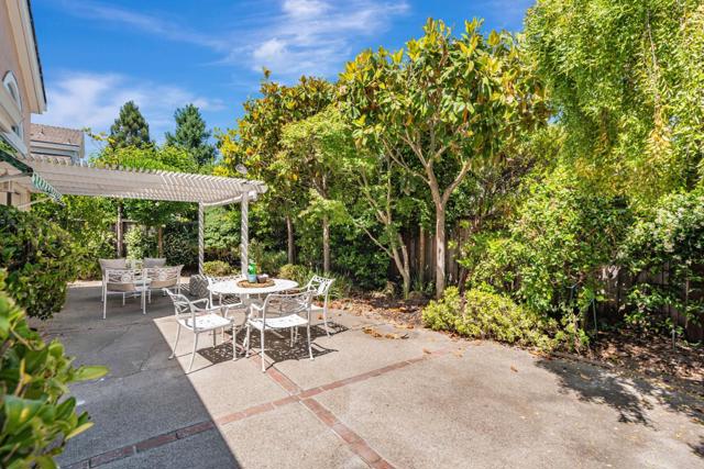 11902 Shasta Spring Court, Cupertino CA: https://media.crmls.org/mediaz/1aede6c7-cef3-4935-a072-9045ebd02e45.jpg