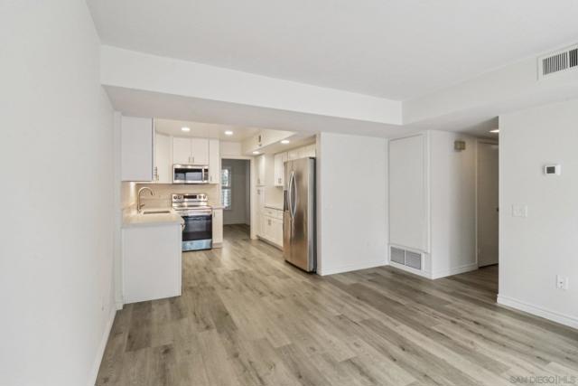 10263 Caminito Toronjo, San Diego CA: https://media.crmls.org/mediaz/1aeedf51-2406-4aca-84f6-52e6dcf5baa0.jpg