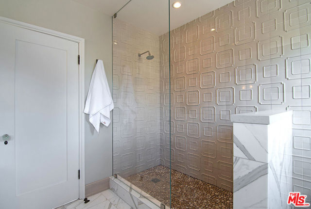 503 N Plymouth Boulevard, Los Angeles CA: https://media.crmls.org/mediaz/1aef620f-1a15-4b8e-b16a-bf85e83e3321.jpg