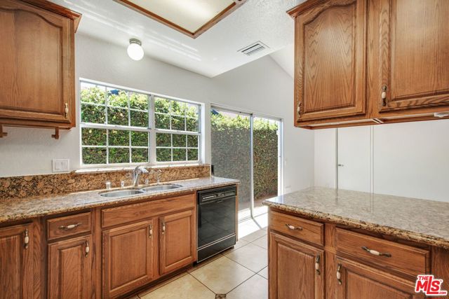 12671 Gun Avenue, Chino CA: https://media.crmls.org/mediaz/1aef646c-5194-49bb-bfb9-f68ffd5040d9.jpg