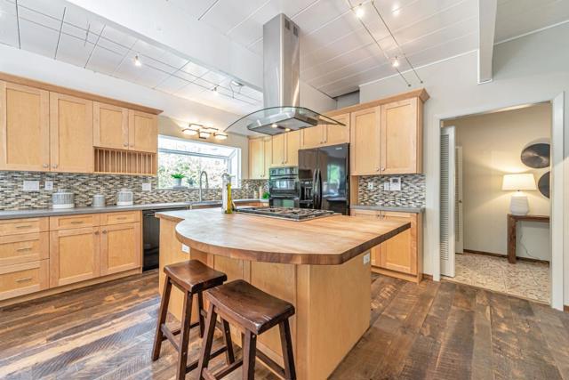 1620 Notre Dame Avenue, Belmont CA: https://media.crmls.org/mediaz/1af04f04-ed8b-4567-b6a3-157877e45d6b.jpg