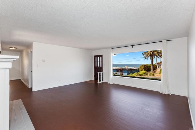 513 Canyon Drive, Solana Beach CA: https://media.crmls.org/mediaz/1af12248-0a3c-4b92-9ccc-005d64d88e75.jpg