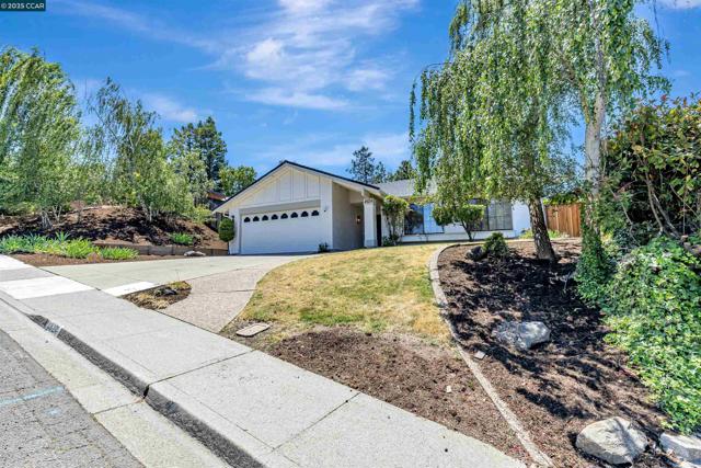 4924 Rocky Rd, Richmond CA: https://media.crmls.org/mediaz/1af2070c-238d-46a7-88c9-109fde3af084.jpg