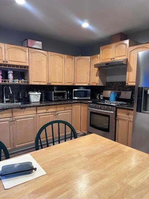 2547 Hazelwood Way, East Palo Alto CA: https://media.crmls.org/mediaz/1af21fe0-c106-4e57-8e2f-76f0675e959d.jpg