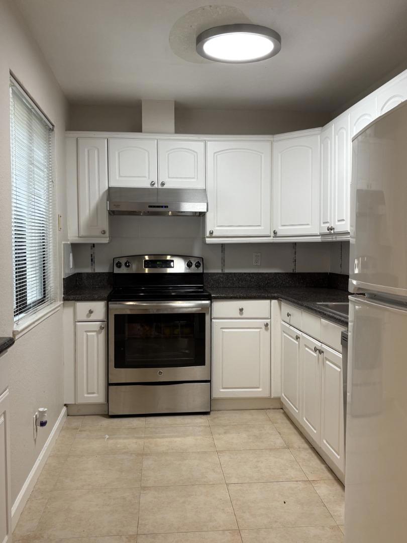 https://media.crmls.org/mediaz/1af23f8c-be75-4bd6-a434-1862c633fba0.jpg?preset=X-Large