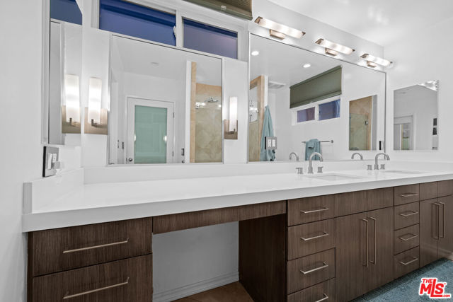 949 N Kings Road, West Hollywood CA: https://media.crmls.org/mediaz/1af2e932-6fa6-475e-997e-b8e10801428e.jpg