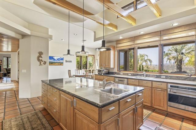 Detail Gallery Image 11 of 75 For 30663 via Maria Elena, Bonsall,  CA 92003 - 4 Beds | 5 Baths