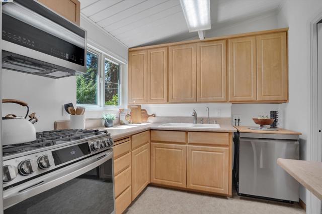 956 Tamarack Ave, San Jose CA: https://media.crmls.org/mediaz/1af40467-dbbd-4155-948b-5558703497ab.jpg