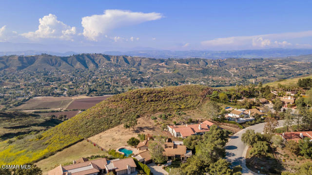 751 Wildwood Avenue, Thousand Oaks CA: https://media.crmls.org/mediaz/1af4b063-53f0-47fd-bf0b-ee40911f65e8.jpg