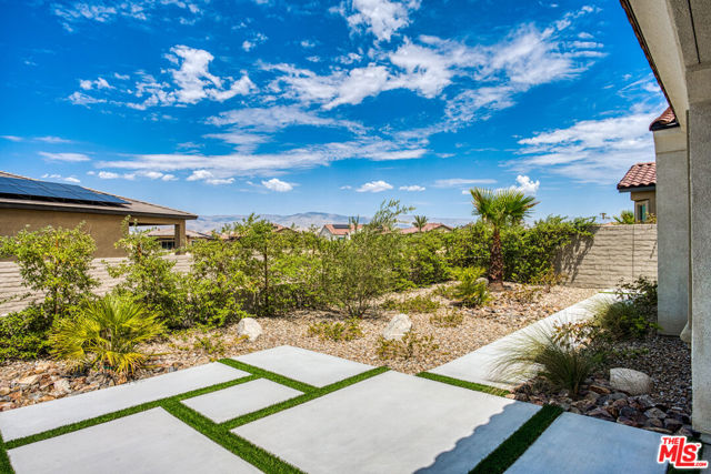 10 Semillion, Rancho Mirage CA: https://media.crmls.org/mediaz/1af50509-a163-4604-8012-10428c7c374e.jpg