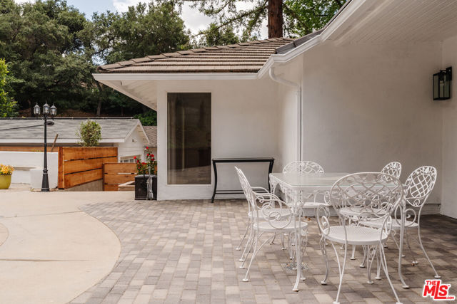 15514 Del Gado Drive, Sherman Oaks CA: https://media.crmls.org/mediaz/1af524f0-c3d5-4c92-ab8e-f0a43fcf996a.jpg