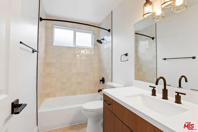 8220 Norton Avenue, West Hollywood CA: https://media.crmls.org/mediaz/1af53857-ca7c-491e-bcb6-a0678ee194f6.jpg