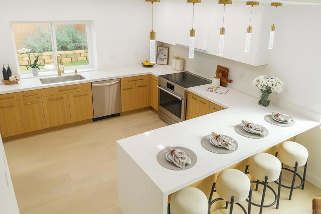 407 Via Ultimo, Encinitas CA: https://media.crmls.org/mediaz/1af545b6-552a-4f31-9a76-fdcabc2ff22d.jpg