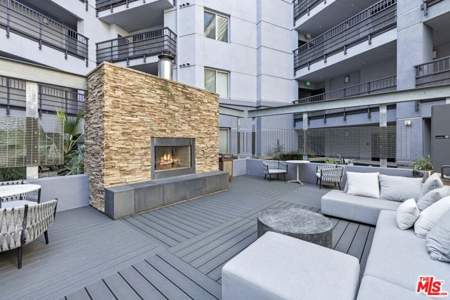 629 Traction Avenue, Los Angeles CA: https://media.crmls.org/mediaz/1af61aa0-c5c6-4aac-ad86-d0716f516b97.jpg