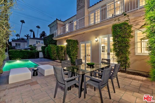 110 N Oakhurst Drive, Beverly Hills CA: https://media.crmls.org/mediaz/1af6b945-d046-4f29-9984-711843dcb975.jpg