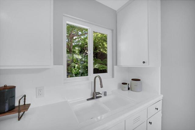 1633 Dallas Court, Los Altos CA: https://media.crmls.org/mediaz/1af78dba-8962-4c52-842e-c59f483719ba.jpg