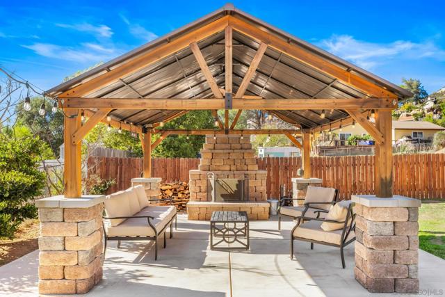 16579 Daza Dr, Ramona CA: https://media.crmls.org/mediaz/1af7bbb7-2f7e-4fb0-8242-af43b32eb16c.jpg